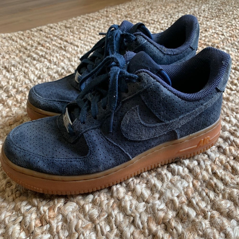 Nike women’s suede air force 1 gum sole